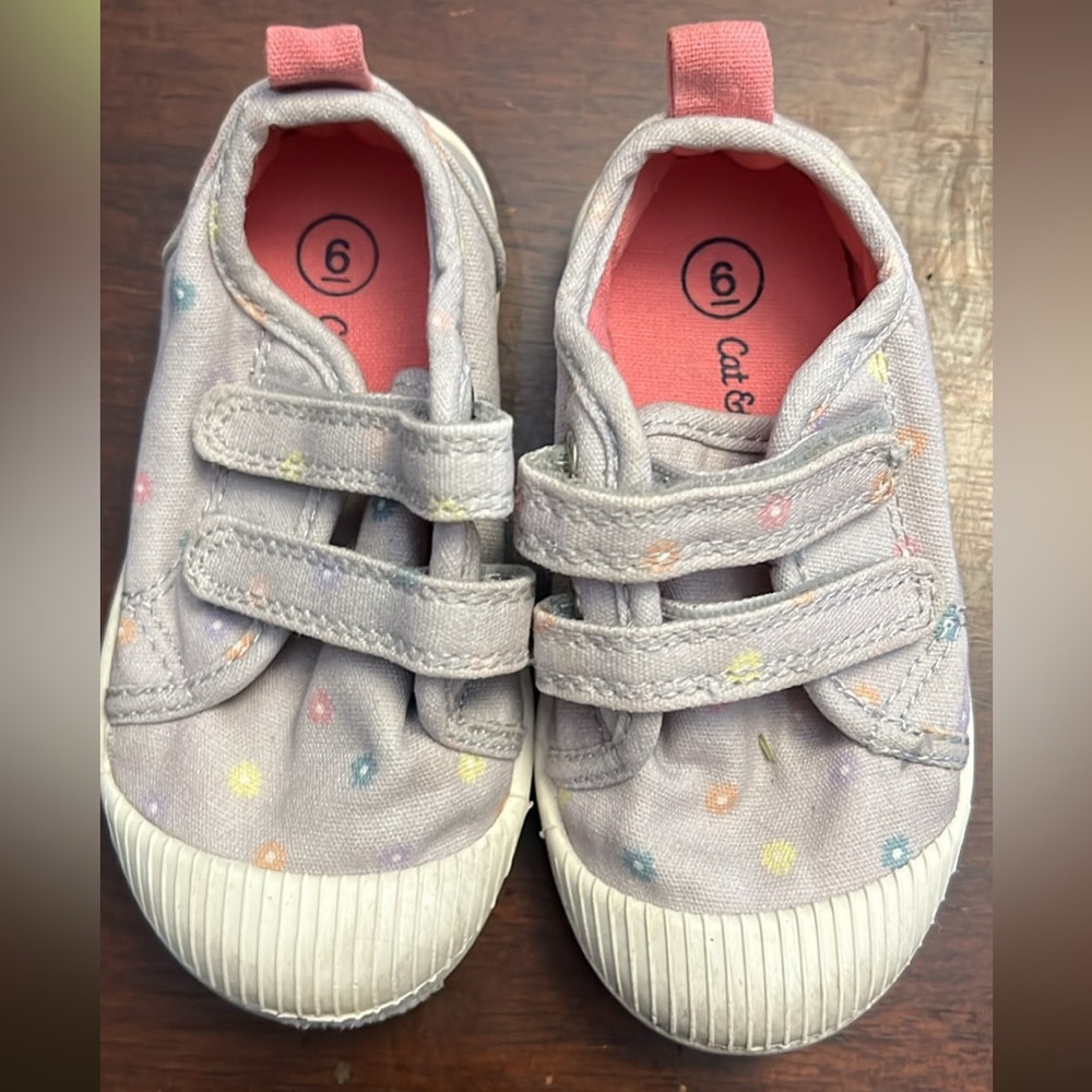 Cat & Jack toddler canvas sneakers size 6
